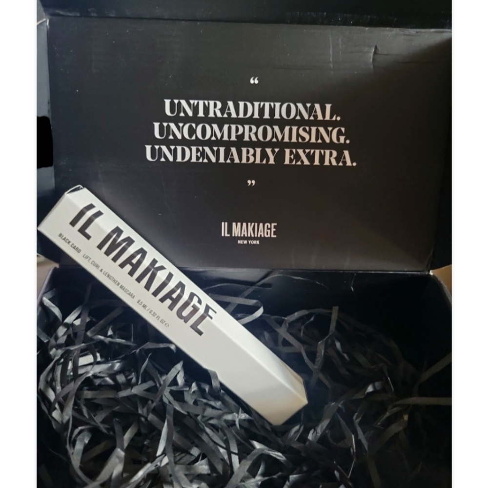 IL Makiage Women Black Card Mascara- Black 9.5 ML/0.32 FL OZ